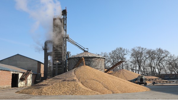 扭虧為盈，糧食烘干用上秸稈打捆直燃鍋爐就是省